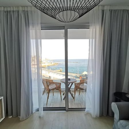Cosea Living: Seaside Two Bedroom Flat In Harbour 106 Paphos Eksteriør billede