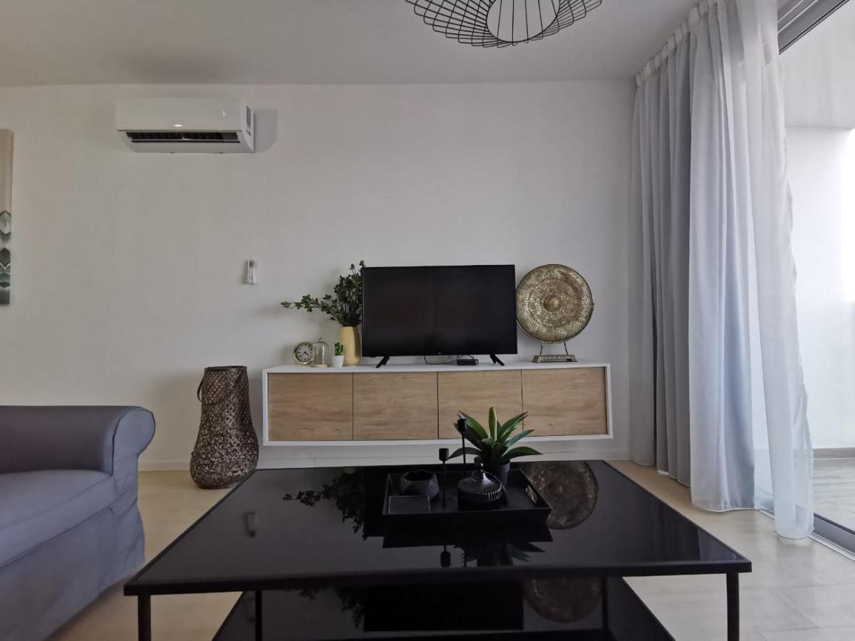 Cosea Living: Seaside Two Bedroom Flat In Harbour 106 Paphos Eksteriør billede