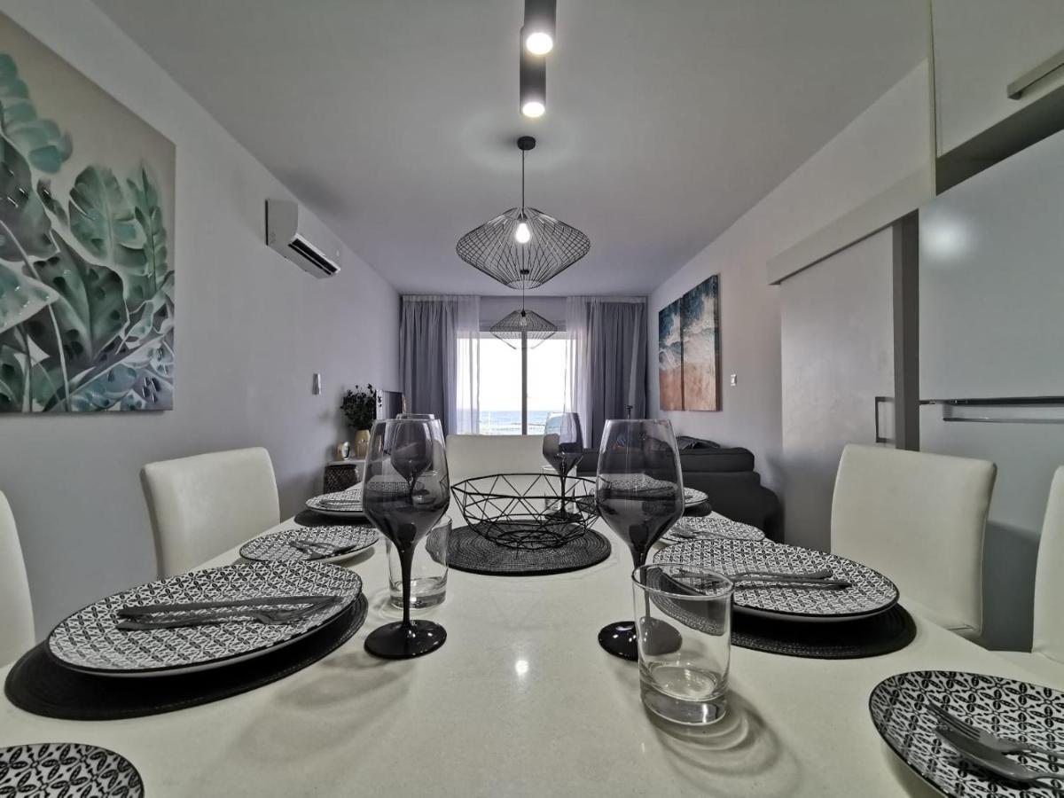Cosea Living: Seaside Two Bedroom Flat In Harbour 106 Paphos Eksteriør billede