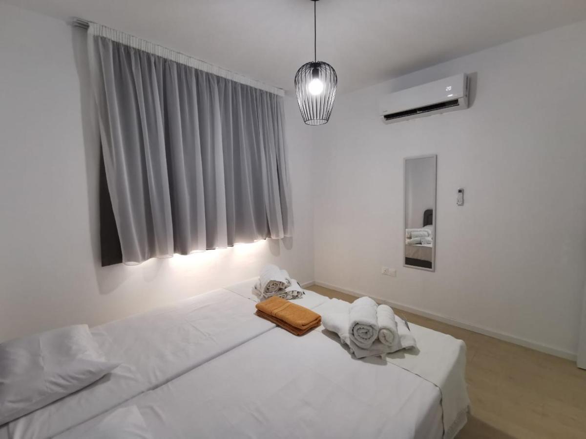 Cosea Living: Seaside Two Bedroom Flat In Harbour 106 Paphos Eksteriør billede