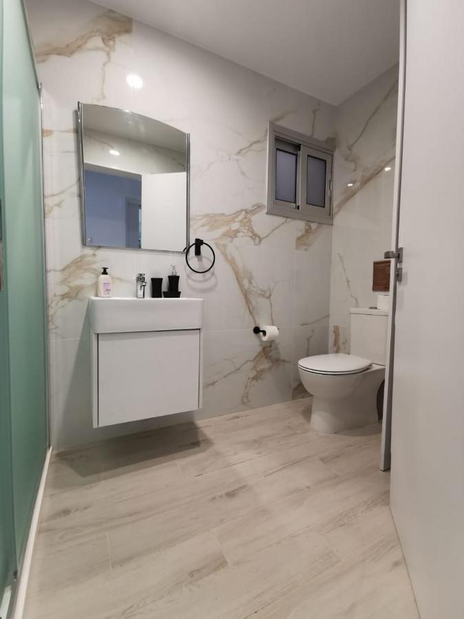 Cosea Living: Seaside Two Bedroom Flat In Harbour 106 Paphos Eksteriør billede